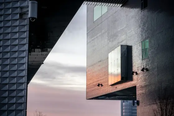 Brutalizm w architekturze - Jak go rozpoznać i czy warto tam mieszkać?