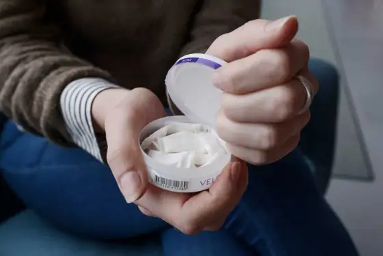 Snus bland kvinnor - Varför det ökar & hur du slutar