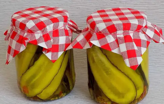 Ogórki w curry ze skórką - Chrupiące i aromatyczne!