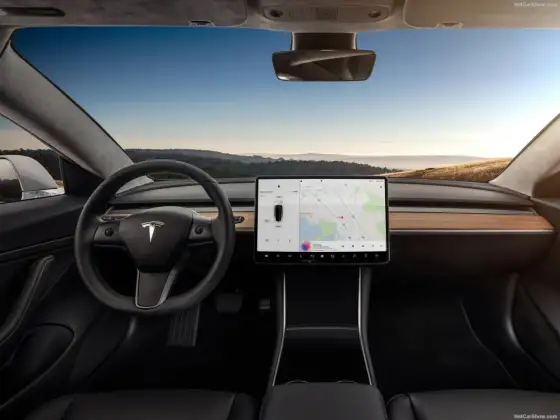 Wnętrze Tesli Model S - Czy ten minimalizm działa na co dzień?