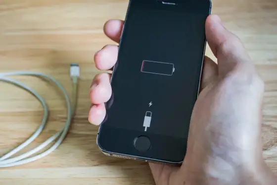 iPhone nie ładuje się? Sprawdź to, zanim pójdziesz do serwisu!