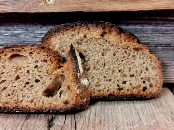 Brot backen für Anfänger - Grundrezept für ein saftiges Mischbrot