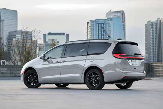 Chrysler Pacifica - czy to idealny van dla Twojej rodziny?