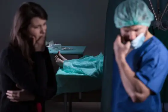 Obowiązkowa sekcja zwłok - Kiedy prawo decyduje za rodzinę?