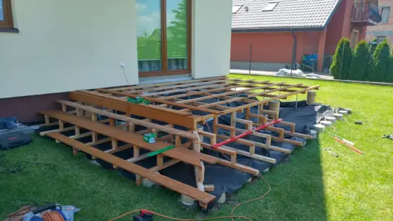 Taras na słupach betonowych - Jak zbudować solidnie?