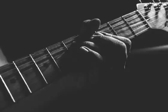Akord A-dur na gitarze - układ palców i wygodne warianty
