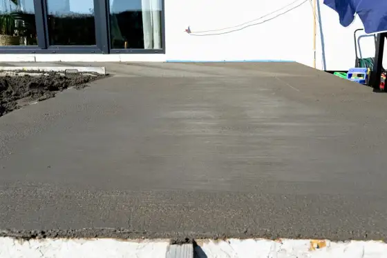 Naprawa tarasu betonowego - jak usunąć pęknięcia i przecieki?