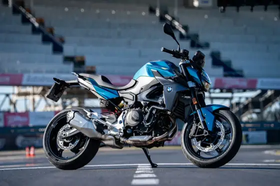 BMW F 900 R - roadster na co dzień z prawdziwym pazurem