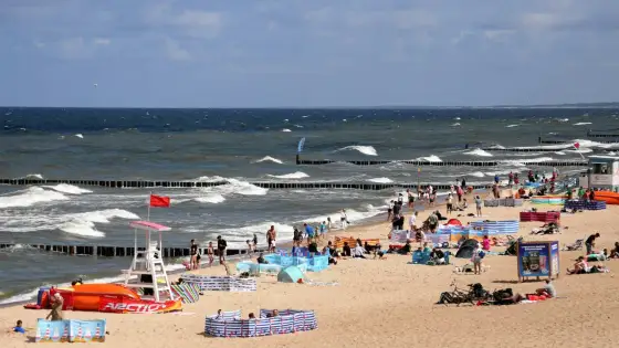 Ile kosztują wakacje nad Bałtykiem? Planuj budżet mądrze!