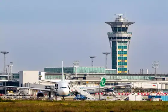 Orly - centrum Paryża: Jaki dojazd wybrać? Porównanie opcji