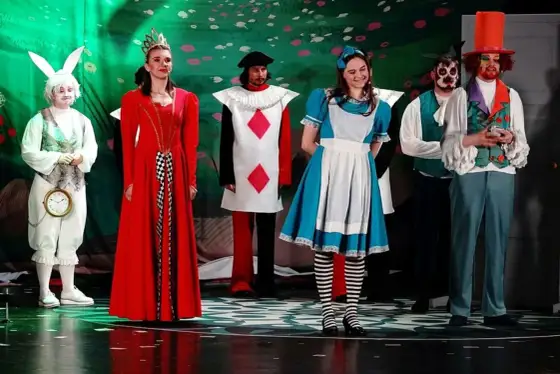 Alicja w Krainie Czarów postacie - Kto jest kim?