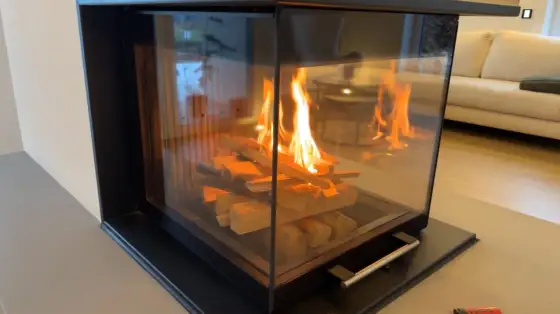 Wie lange brennt ein Holzscheit im Kaminofen?