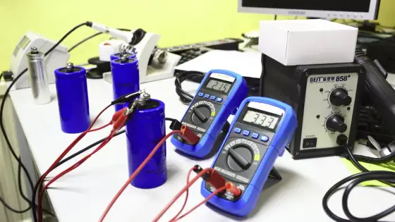Opór elektryczny - klucz do działania auta? Sprawdź, jak go mierzyć!