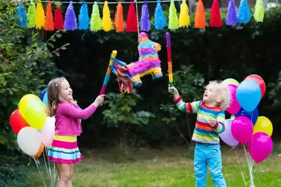 Accrocher une piñata - Évitez les erreurs et amusez-vous !