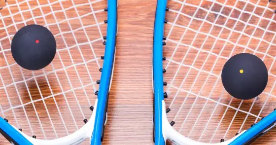 Rakieta do squasha vs tenisowa: Kluczowe różnice i wybór