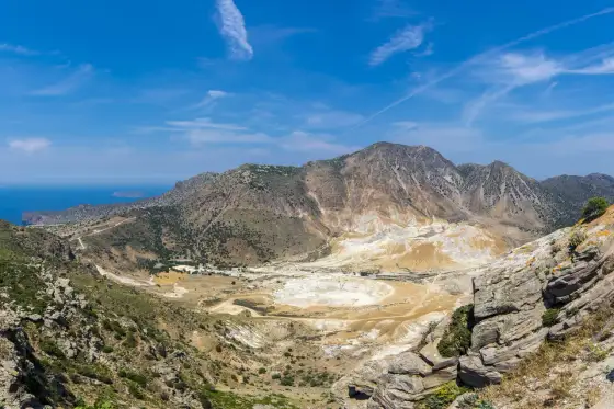 Nisyros - krater Stefanos i wulkaniczne plaże wyspy