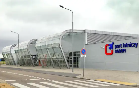 Ile kosztowało lotnisko w Radomiu? Zaskakujące wydatki i źródła finansowania