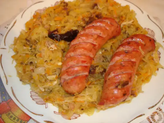 Biała kiełbasa w kapuście kiszonej - Jak zrobić idealną?
