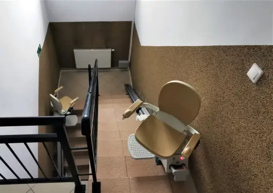 Strome schody dla seniora - Jak ułatwić bezpieczne wchodzenie?