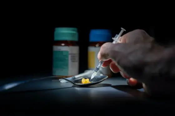 Krokodil (desomorfina) - Rosyjski opioid, który niszczy organizm