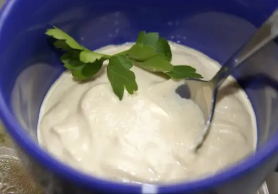 Sos tahini - przepis na idealny kremowy sos. Sprawdź, jak!