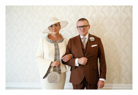 Stylizacja dla mamy pana młodego - elegancja bez przesady
