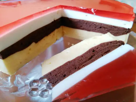 Ciasto "Moja Bajka": Przepis na Warstwowy Deser, Który Zachwyca
