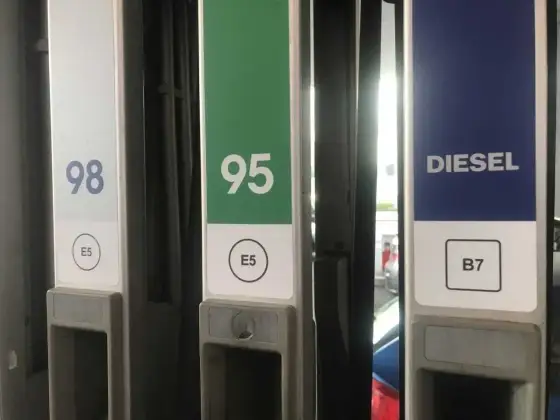 Jak czytać oznaczenia benzyny na stacji? E5 czy E10?