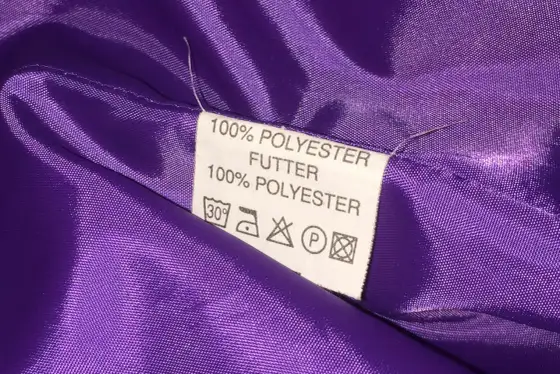 Czy poliester oddycha? Prawda o przewiewności materiału