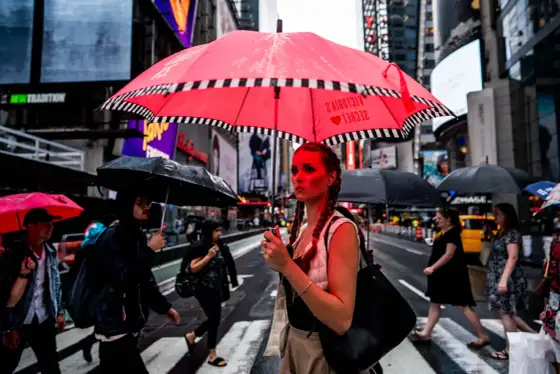24mm Street Photography - Master the Wide View