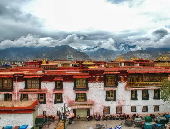 Lhasa - co warto zobaczyć? Odkryj serce Tybetu i zaplanuj podróż
