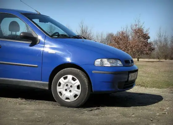 Fiat Albea - czy warto kupić ten prosty sedan?