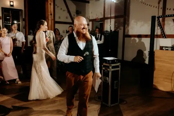 Jak napisać do DJ-a w sprawie 18, aby uniknąć nieporozumień?