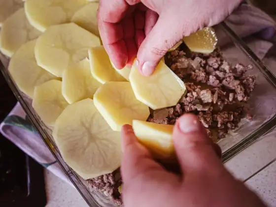 Zapiekanka ziemniaczana z mięsem mielonym - prosty, domowy obiad