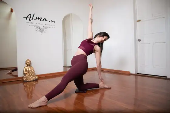Vinyasa yoga, qué es, beneficios y cómo empezar