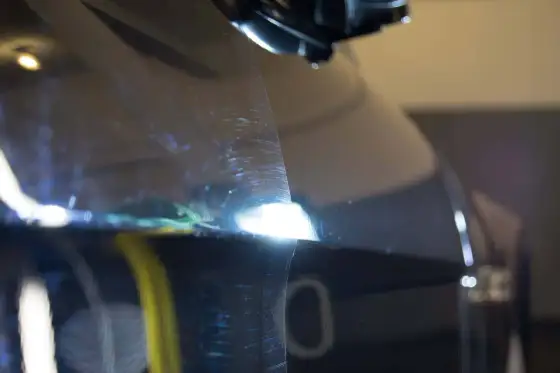 Koliste ślady na lakierze - Jak rozpoznać i usunąć hologramy?