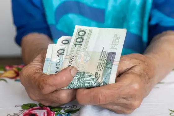 Najniższa emerytura 2026: kwota, warunki, netto i brutto
