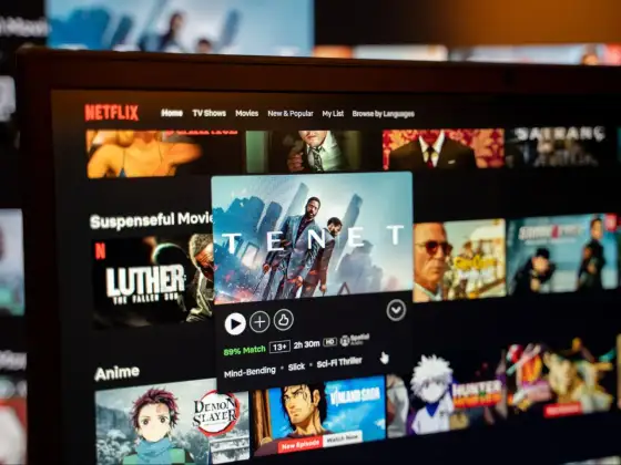Nie wiesz co oglądać? Seriale Netflix dla nastolatków - Twój przewodnik