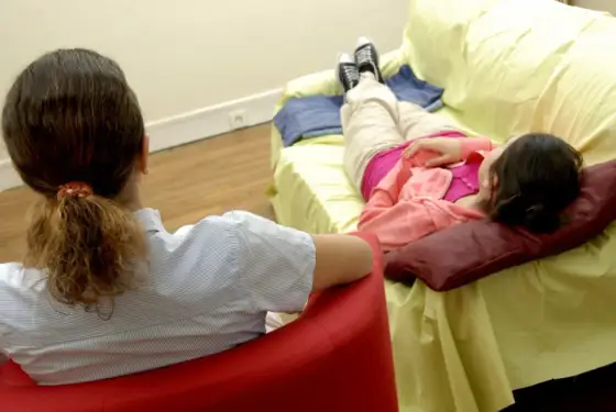 Ile zarabia psycholog? Prawdziwe zarobki i jak je zwiększyć