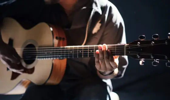 Akustikgitarre lernen: Dein einfacher Start & schnelle Erfolge