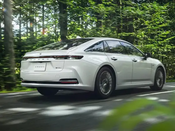 Toyota Crown - wersje, ceny i sens zakupu w Polsce