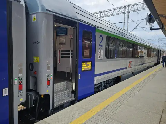 EuroCity z Polski - Jak kupić bilet i podróżować bez problemów?