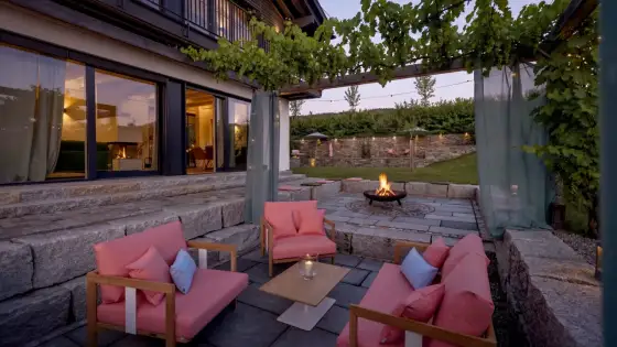 Terrasse dekorieren mit Plan - Ideen für Möbel, Pflanzen und Licht