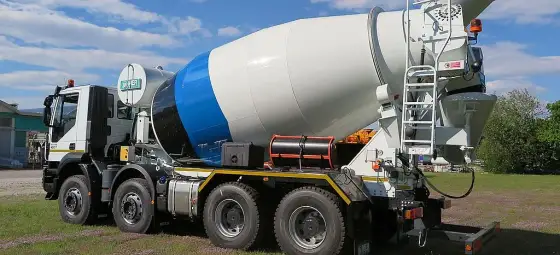 Beton z gruszki czy betoniarki - co wybrać, aby zaoszczędzić?