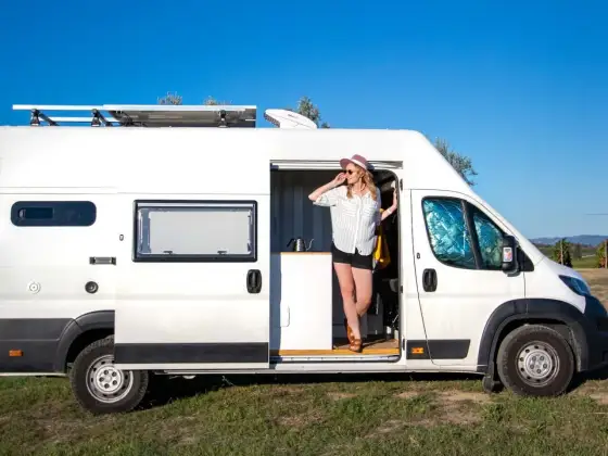 Bus kamper - jak zbudować i zarejestrować? Kompletny poradnik