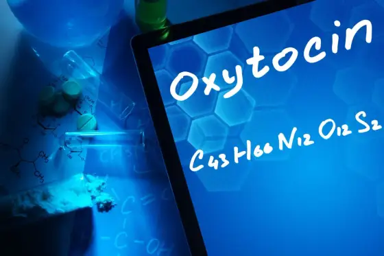 Oksytocyna - hormon miłości czy regulator? Prawda o jej działaniu