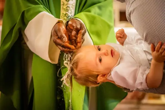 Baptême et Communion - Guide Complet pour une Cérémonie Réussie