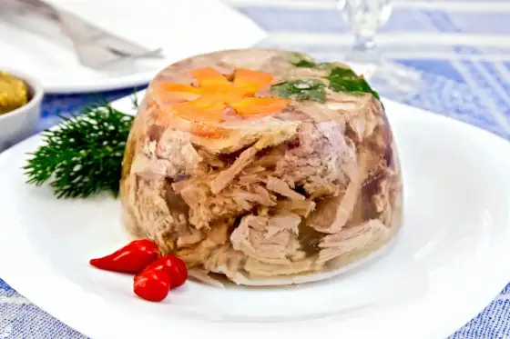Ile tężeje galareta wieprzowa? Czas, porady i ratunek