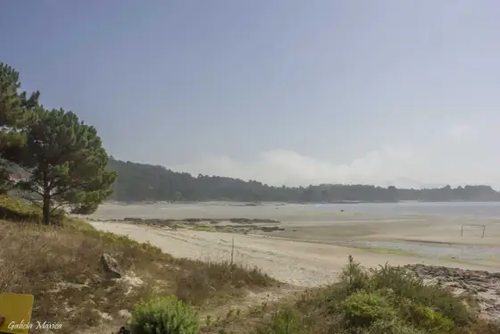Playa de Bornalle en Muros - calma, arena fina y baño tranquilo