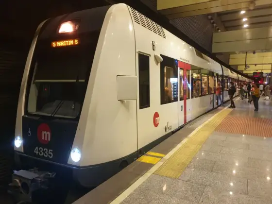 Metro Walencja: jak jeździć i oszczędzić czas? Poradnik 2026